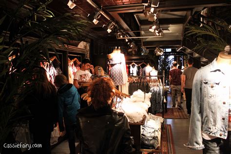 hollister style stores